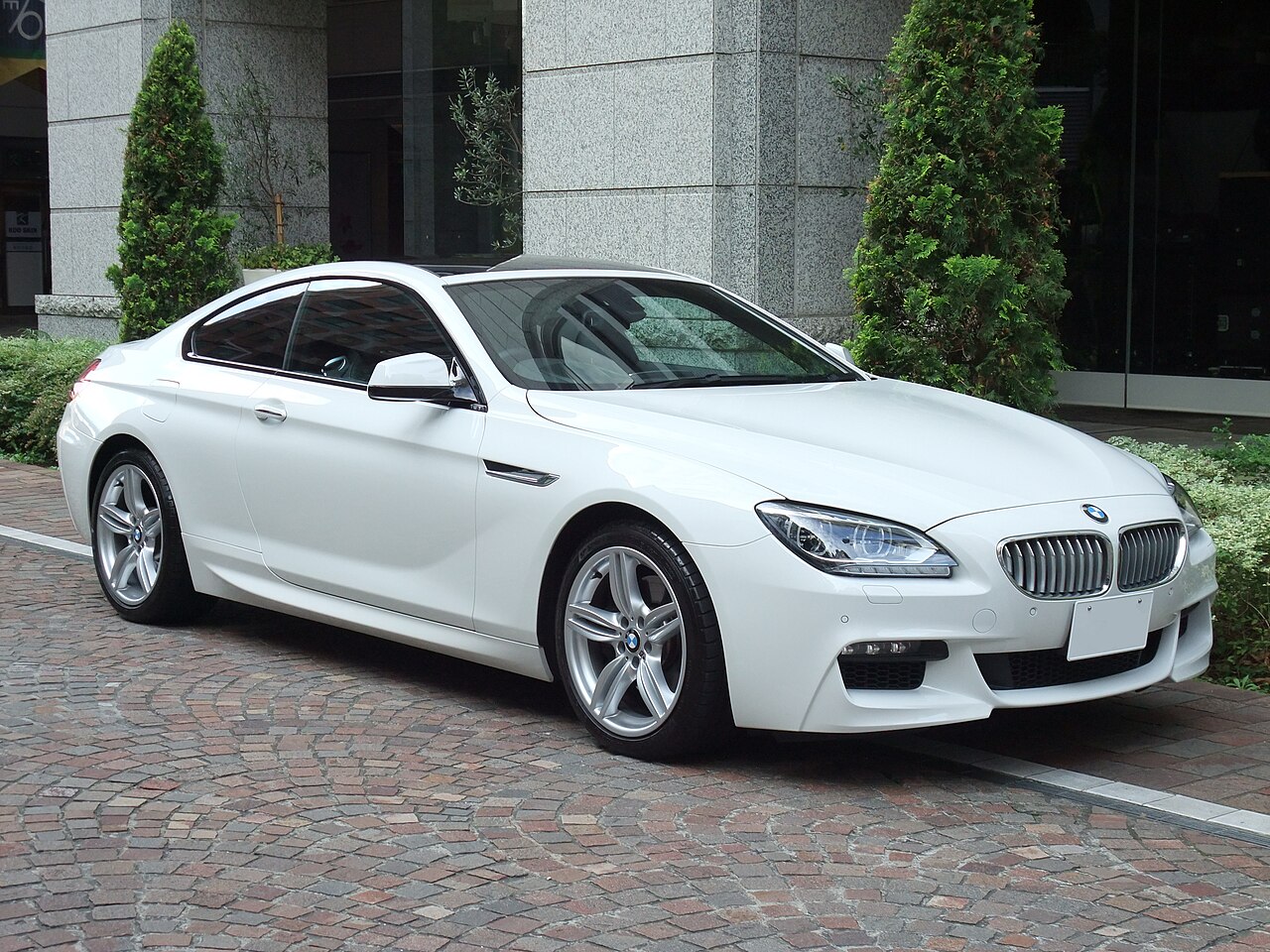 BMW 6シリーズが不人気な理由とは？意外なデメリット3選と維持費の問題 | 車歴ドットコム