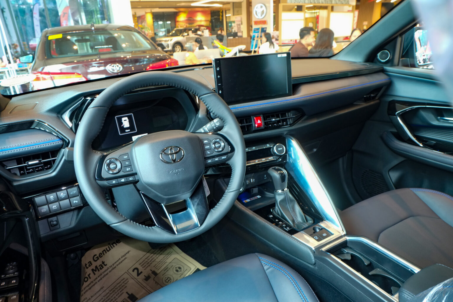 ヤリスクロス・アドベンチャーの内装がダサいって本当?人気の理由と他との違い | 車歴ドットコム
